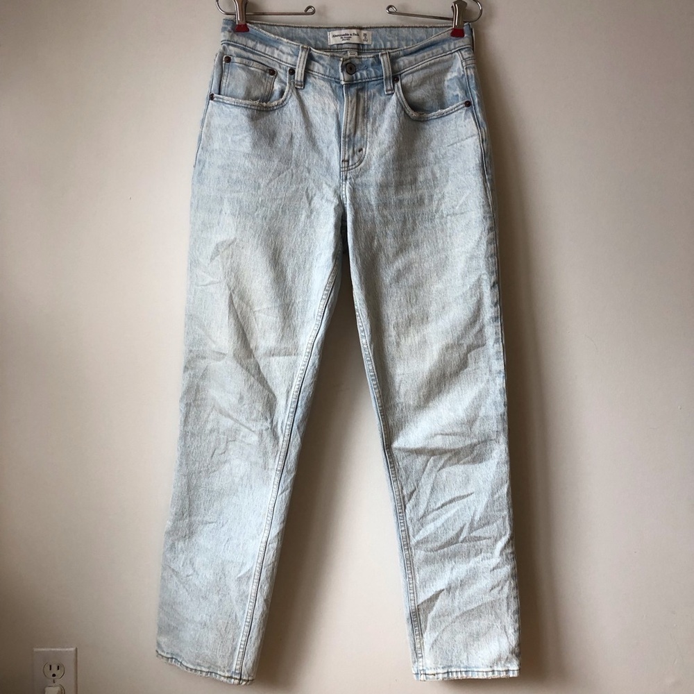 Abercrombie and Fitch the straight  mid rise curve love light wash jeans